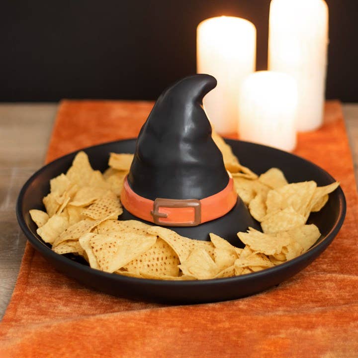 Halloween-Serviertablett aus Porzellan mit Hexenhut mit Chips und Dip | Die kleine Fetenkiste | Hexe Keramikschale